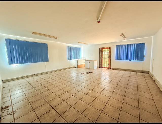 880M² BUILDING FOR SALE IN EMPANGENI CENTRAL